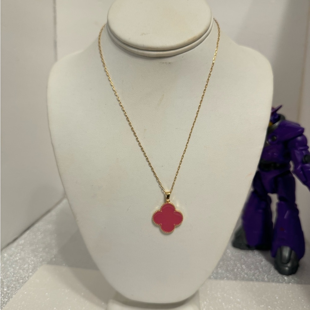 DEVIE STATEMENT NECKLACE